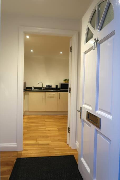 ***Spotless, Bright 1 Double Bed Apartment*** 바스 외부 사진