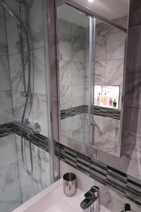 ***Spotless, Bright 1 Double Bed Apartment*** 바스 외부 사진